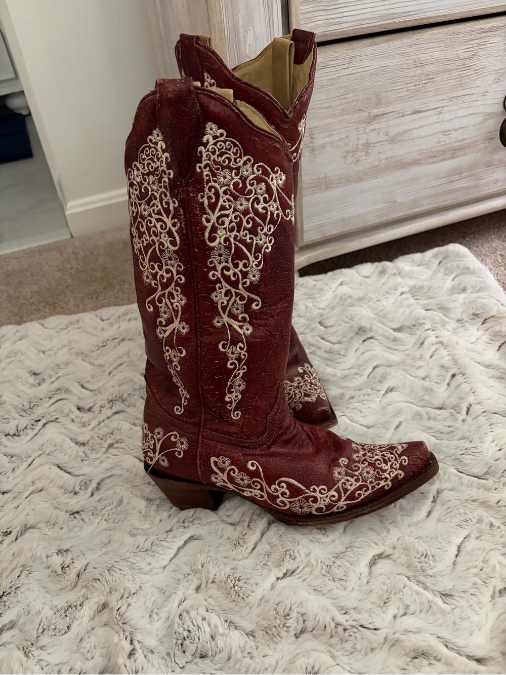 Women's Embroidered Red Heeled Western Boots - Picture 2 of 5
